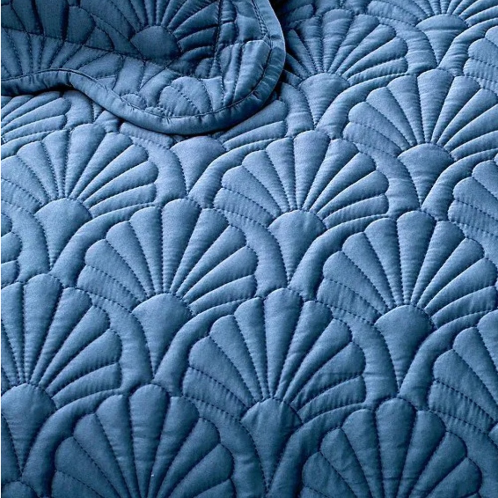 3pc TED BAKER Deco Shell Sapphire Blue Quilt Set-Scalloped Edges- King- 108"x90" - Picture 8 of 8